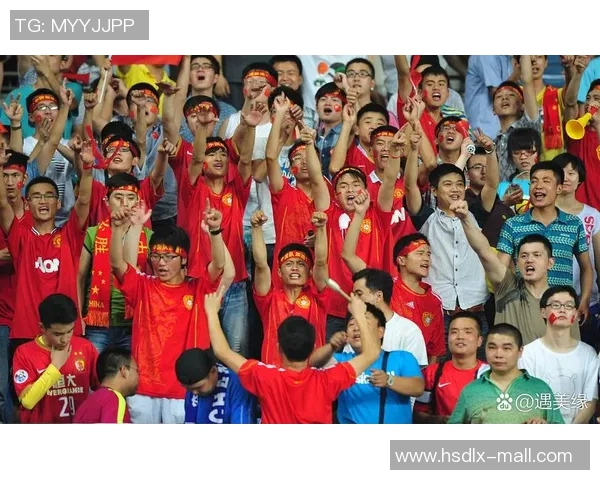 一场精彩纷呈的足球赛让观众欢呼雀跃激情四溢的瞬间令人难忘 一场精彩纷呈的足球赛让观众欢呼雀跃激情四溢的瞬间令人难忘